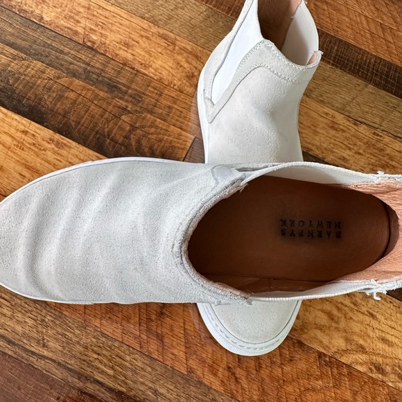 Barney’s New York pull on Chelsea boot in off white suede - Picture 3 of 7